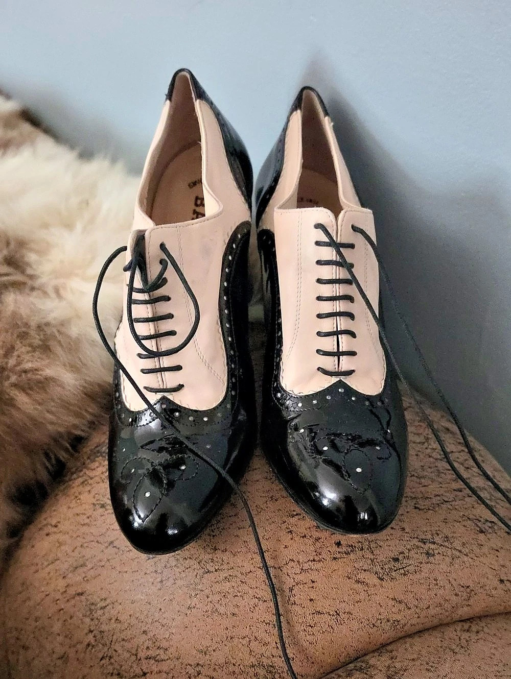 Bally Two-Tone Brogue High-Heel Oxford Black & Pink Patent Lace-Up Heels 37 7